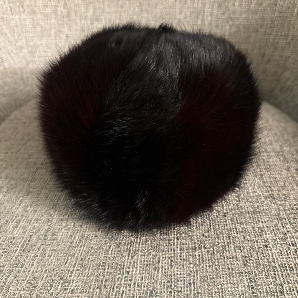 Vintage oval room round, dark brown mink hat small